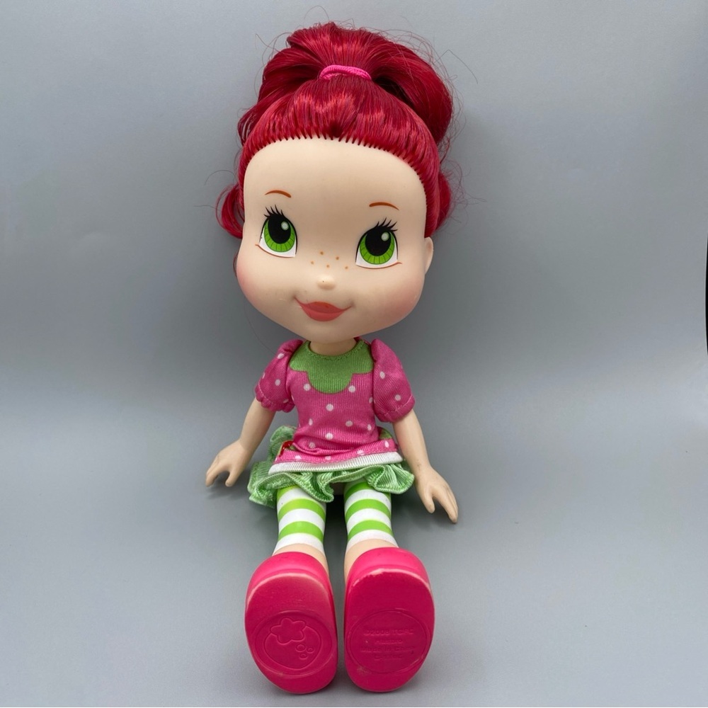 Strawberry Shortcake Sweet Surprise 2008 Hasbro 11” Doll